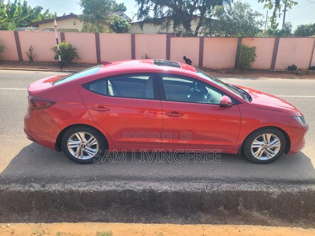 Hyundai Elantra SE 2020 Red