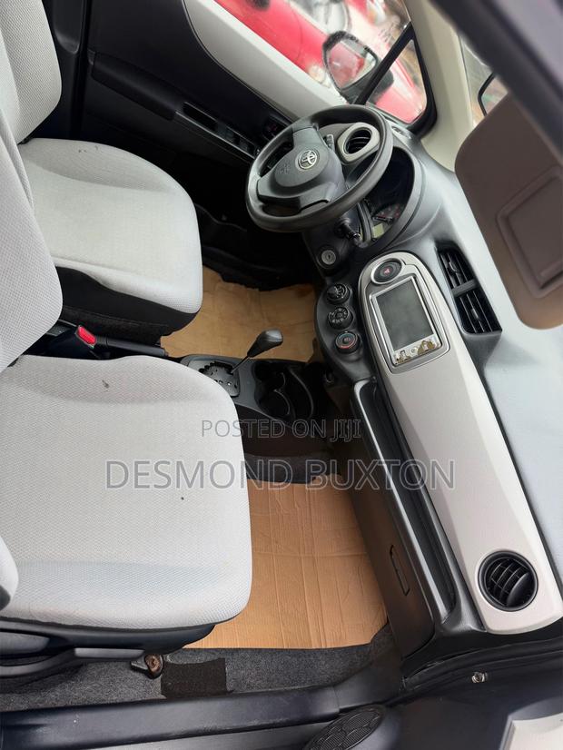 Toyota Vitz 1.3 FWD 3dr 2012 Gray