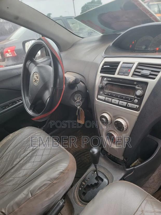 Toyota Yaris 2010 Red