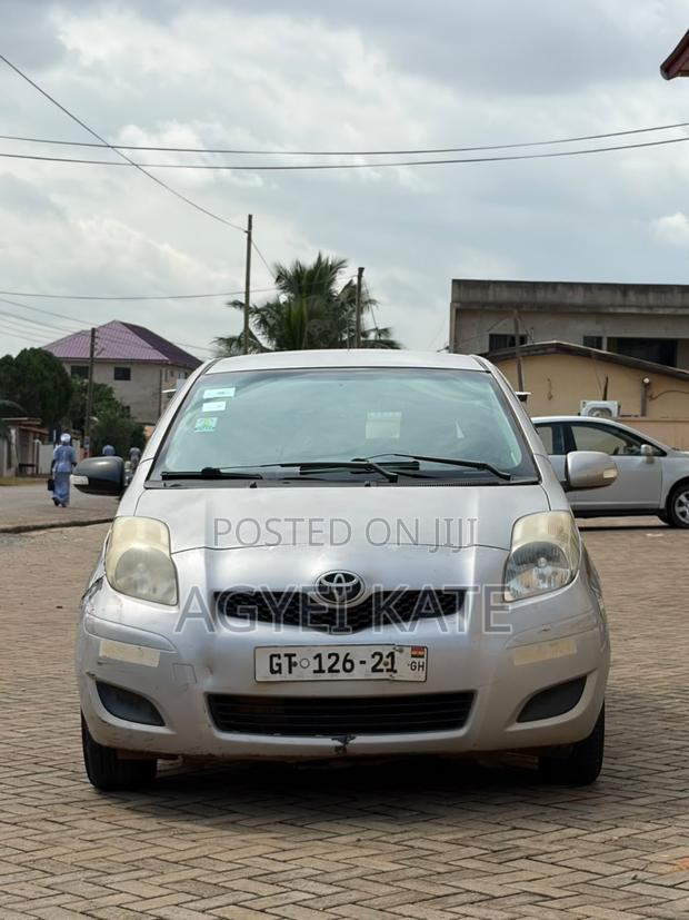 Toyota Vitz 1.3 AWD 3dr 2010 Silver