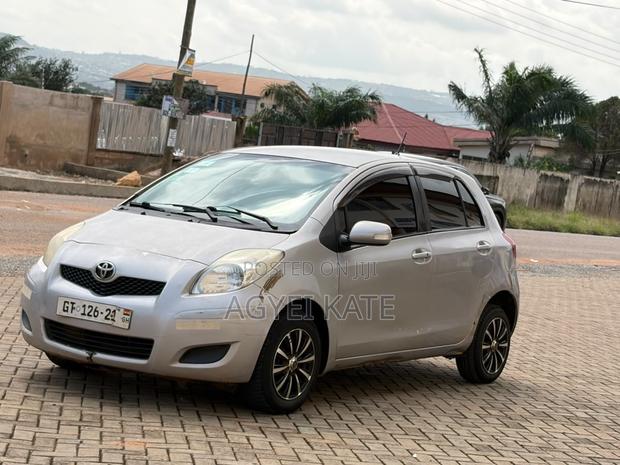 Toyota Vitz 1.3 AWD 3dr 2010 Silver