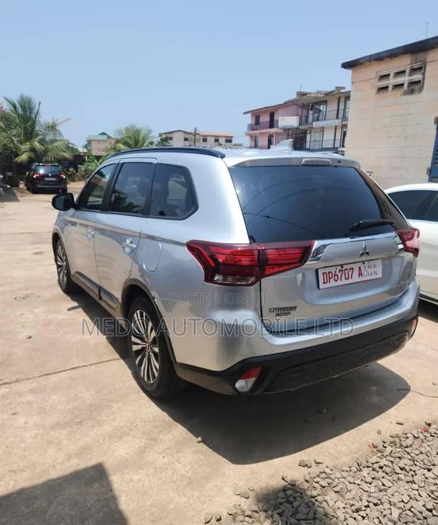 Mitsubishi Outlander 2019 Silver