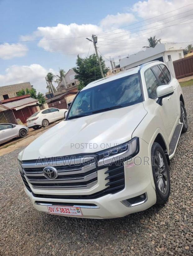 Toyota Land Cruiser LC300 2023 White