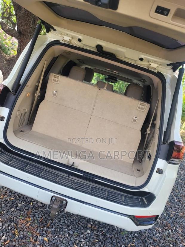 Toyota Land Cruiser LC300 2023 White