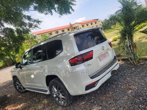 Toyota Land Cruiser LC300 2023 White