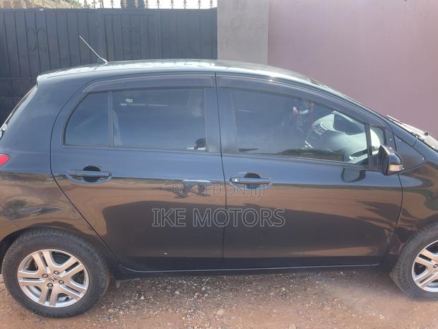 Toyota Vitz 1.3 AWD 3dr 2010 Black