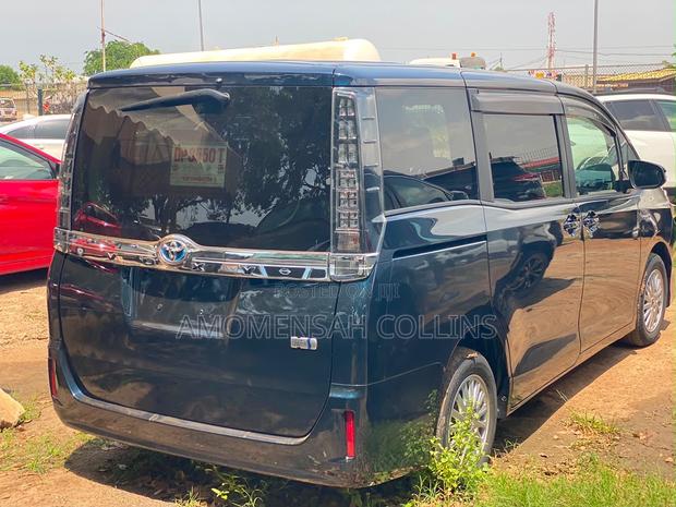 Toyota Voxy 2015 Black