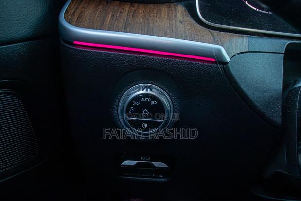 Mercedes-Benz C300 2023 Blue