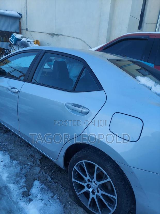 Toyota Corolla SE Special Edition 4dr Sedan (1.8L 4cyl CVT) 2017 Silver