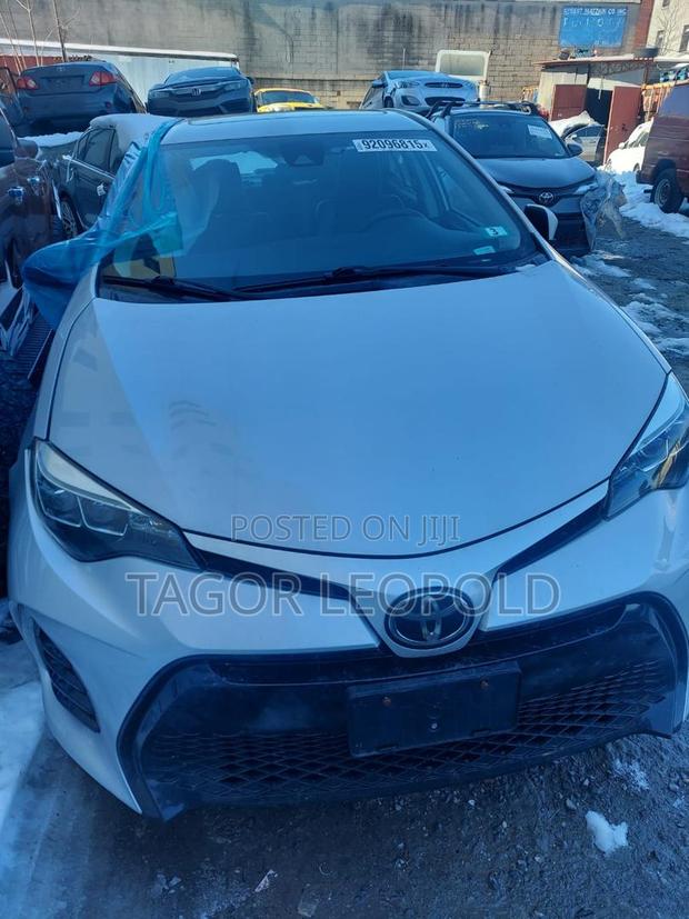 Toyota Corolla SE Special Edition 4dr Sedan (1.8L 4cyl CVT) 2017 Silver