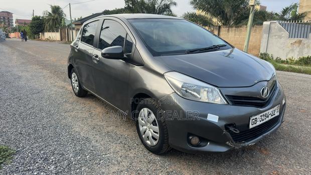Toyota Vitz 1.0 FWD 3dr 2012 Gray