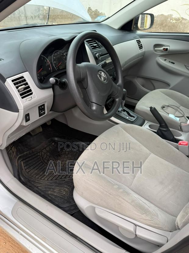 Toyota Corolla L 4dr Sedan (1.8L 4cyl 5M) 2013 Silver