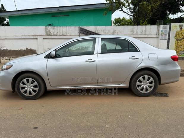 Toyota Corolla L 4dr Sedan (1.8L 4cyl 5M) 2013 Silver