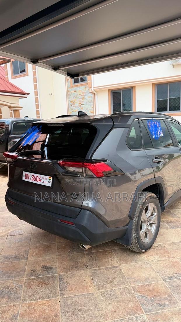 Toyota RAV4 XLE AWD 2023 Gray