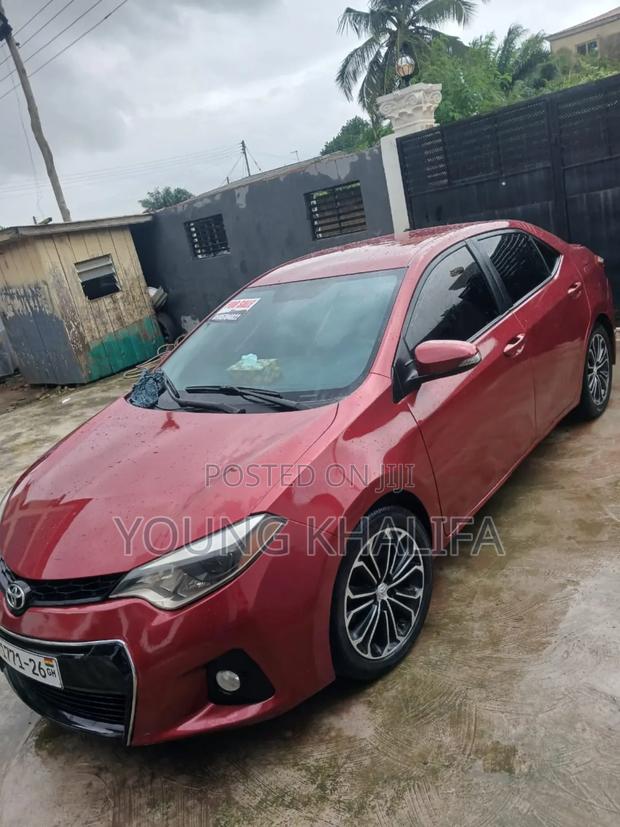 Toyota Corolla 2015 Red