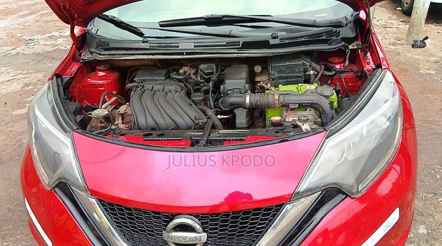 Nissan Versa 1.6 SV 2018 Red