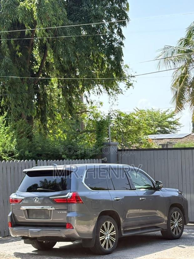 Lexus LX 570 (5 seats) AWD 2020 Gray