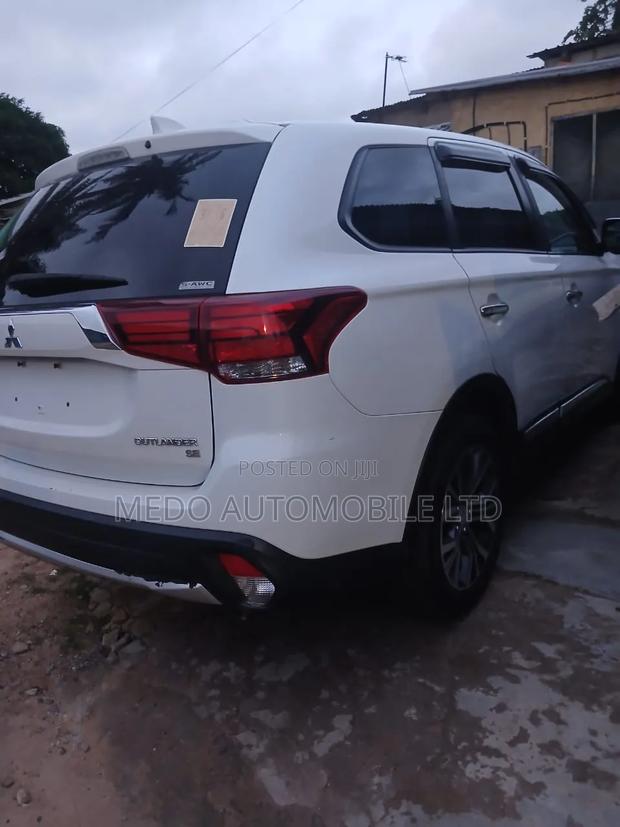 Mitsubishi Outlander 2017 White