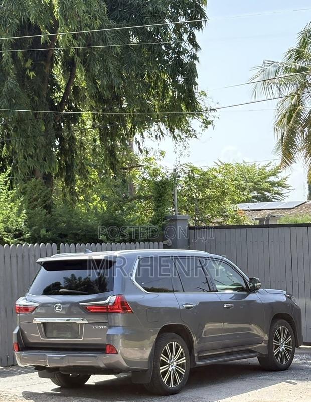Lexus LX 570 (5 seats) AWD 2020 Gray