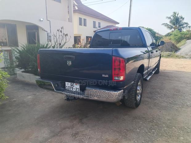 Dodge RAM 1500 Mega Cab 2006 Blue