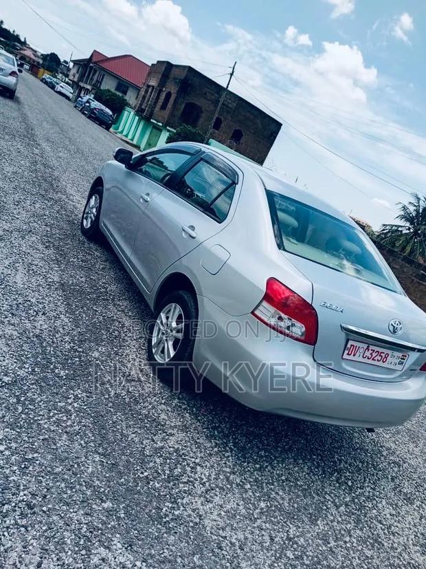 Toyota Belta 2010 Silver