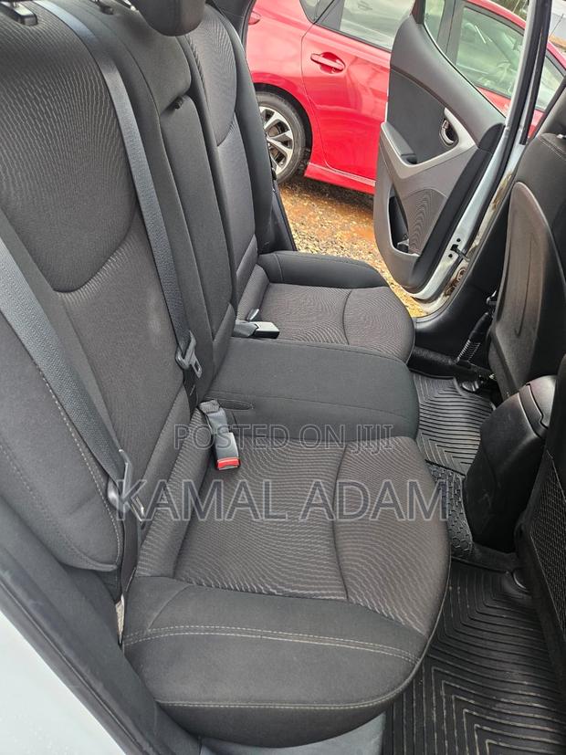 Hyundai Elantra Limited Sedan FWD (1.8L 4cyl 6A) 2016 White