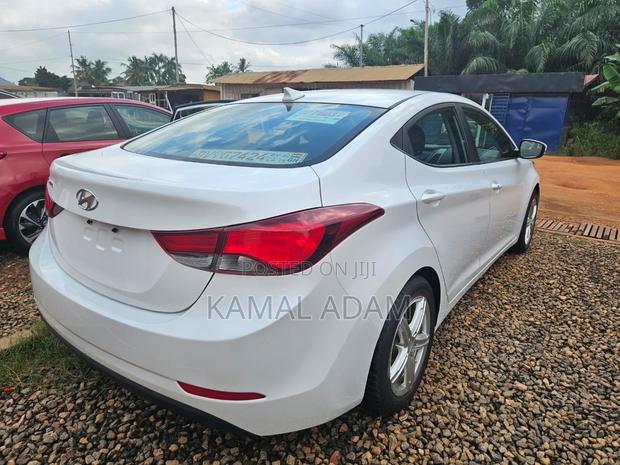 Hyundai Elantra Limited Sedan FWD (1.8L 4cyl 6A) 2016 White