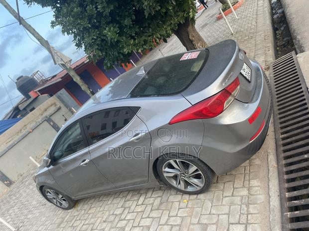 Hyundai Elantra Limited 4dr Sedan (1.8L 4cyl 6A) 2015 Gray