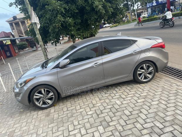 Hyundai Elantra Limited 4dr Sedan (1.8L 4cyl 6A) 2015 Gray