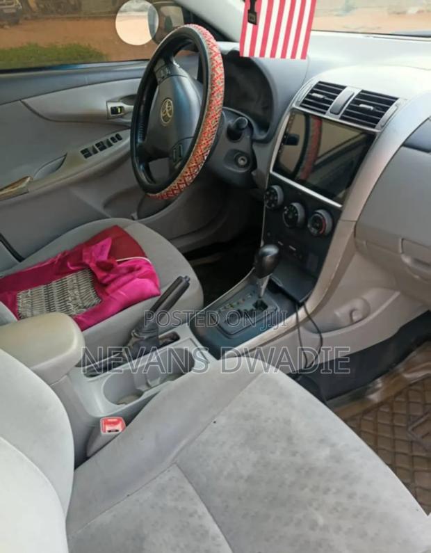 Toyota Corolla LE 4dr Sedan (1.8L 4cyl 4A) 2012 Silver