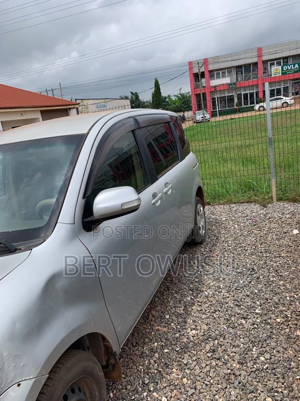 Toyota Sienta 2012 Brown