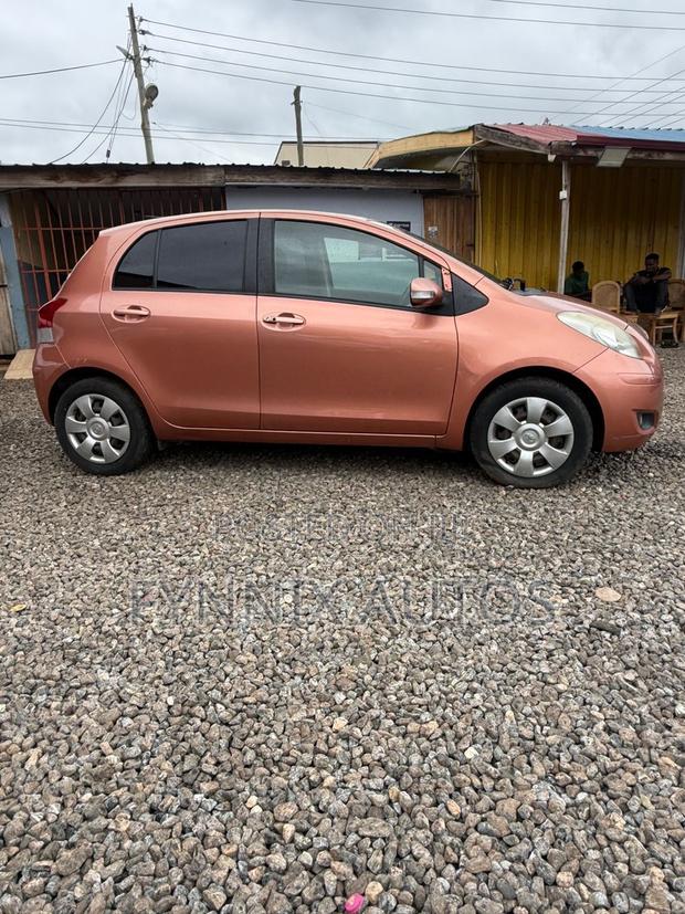 Toyota Vitz 1.3 FWD 5dr 2010 Pink
