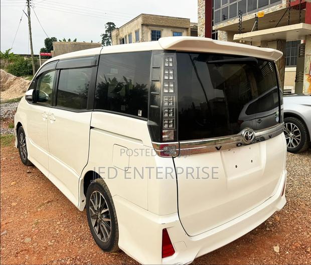 Toyota Voxy 2015 White