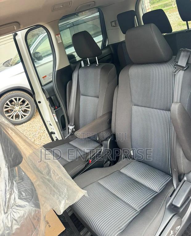 Toyota Voxy 2015 White