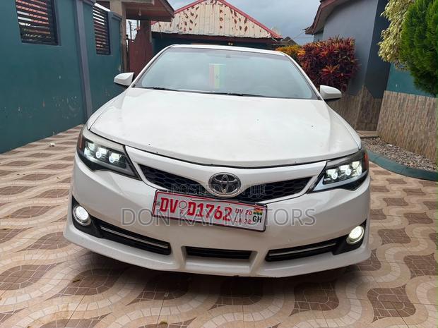 Toyota Camry SE Sport 4dr Sedan (2.5L 4cyl 6A) 2014 White