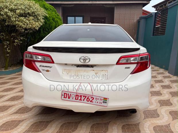 Toyota Camry SE Sport 4dr Sedan (2.5L 4cyl 6A) 2014 White