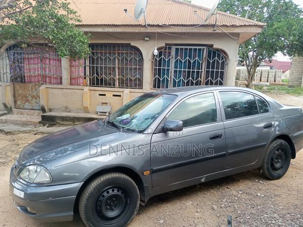 Toyota Avensis 2.0 D 1998 Gray