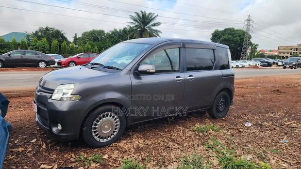Toyota Sienta 2013 Gray