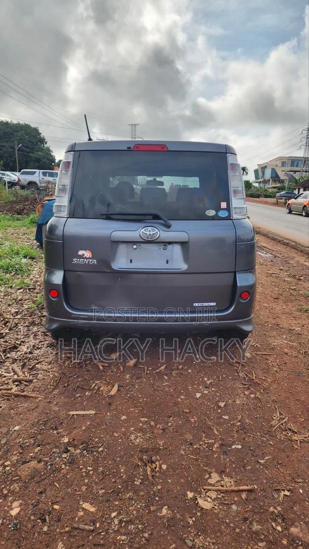 Toyota Sienta 2013 Gray