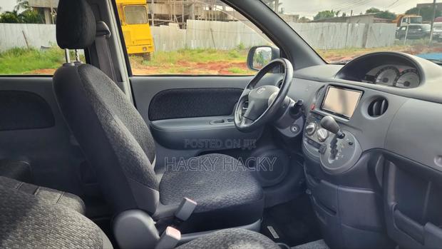 Toyota Sienta 2013 Gray