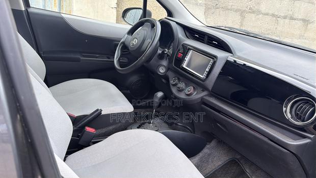 Toyota Vitz 1.3 AWD 5dr 2012 Gray