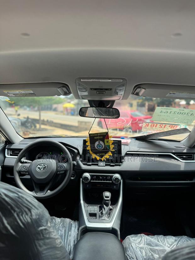 Toyota RAV4 XLE 2021 Black