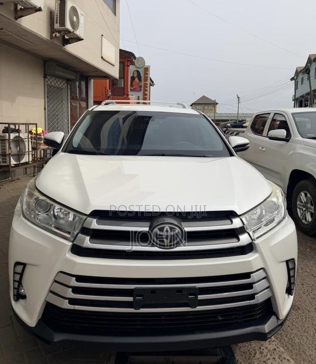 Toyota Highlander LE 2019 White