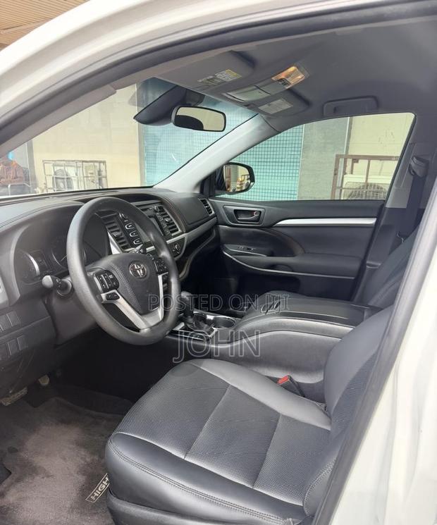 Toyota Highlander LE 2019 White