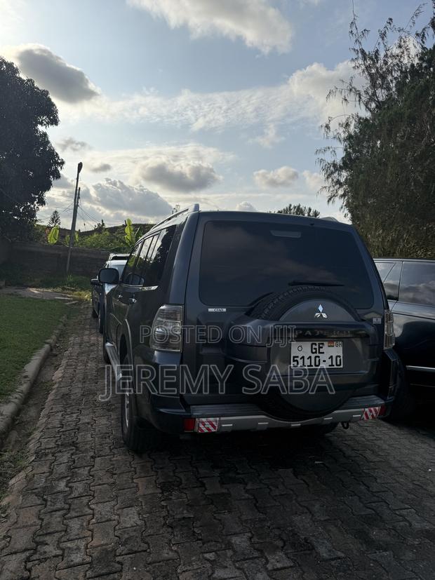 Mitsubishi Pajero 2010 Blue