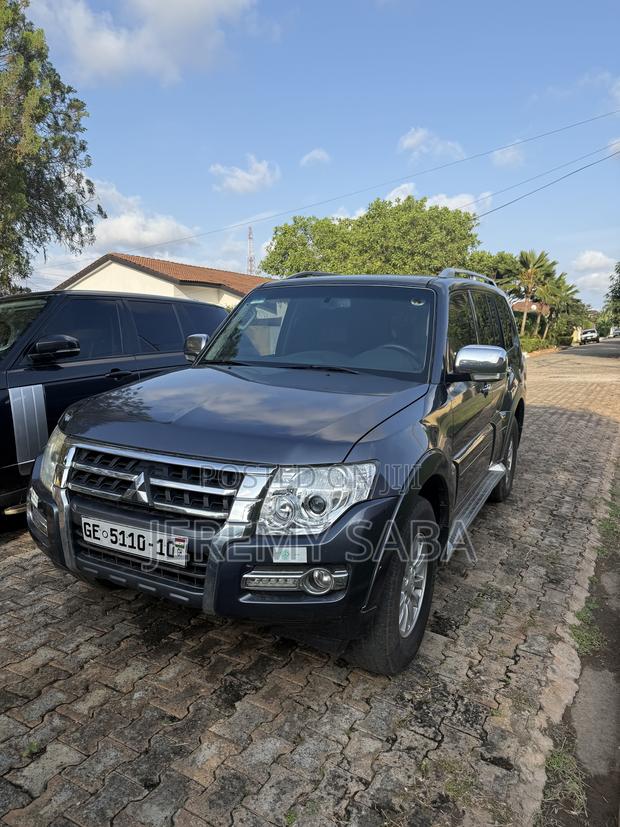 Mitsubishi Pajero 2010 Blue