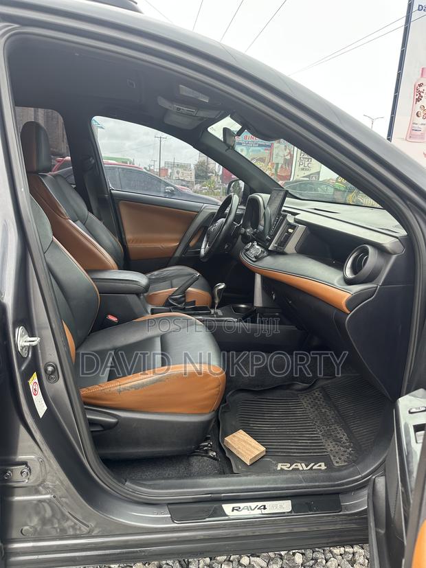 Toyota RAV4 2017 Gray