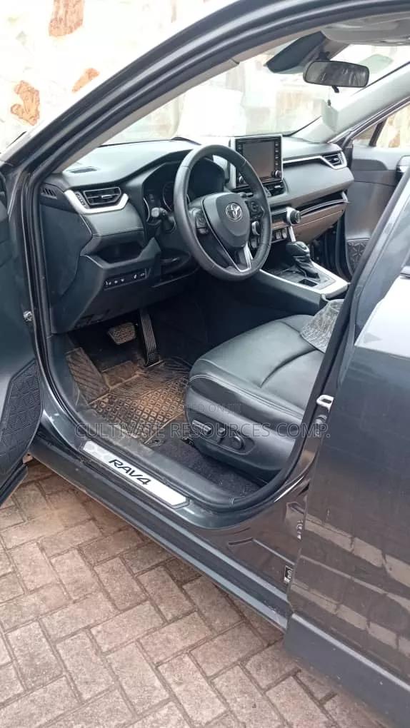 Toyota RAV4 2021 Black