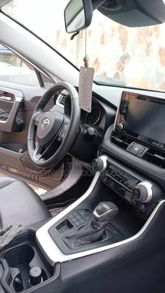 Toyota RAV4 2021 Black