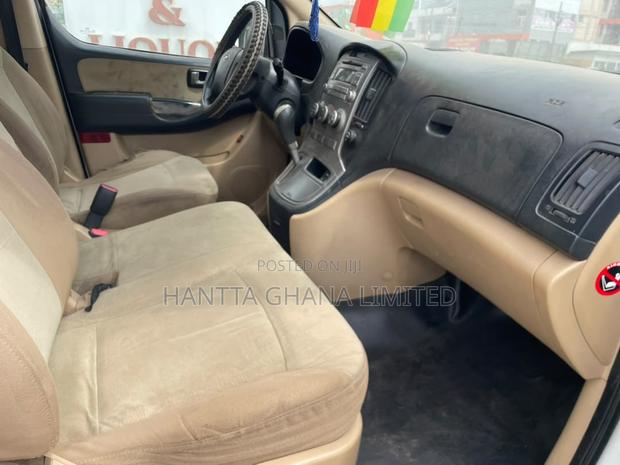 Hyundai H200 2015 White
